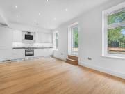 3 bedroom Flat to rent in Chatsworth Road, Kilburn,...