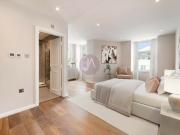 3 bedroom Flat to rent in Manor House Court, 11,...