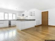 3 Bedroom Flat to Rent in Sycamore Court Royal Oak Yard,...