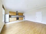 3 bedroom Flat to rent, Lea Bridge Road, Leyton, London,...
