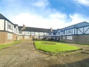 3 bedroom Flat to rent, Staines Avenue, Cheam, SM3...