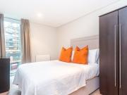 3 bedroom flat with 1 reception and 2 bathrooms in Hyde...