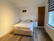 3 Bedroom Flat With 2 Bathrooms & Living Room