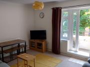 3 bedroom flat with balcony, 500m to rail station Has an...