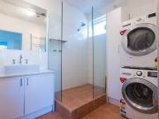 3 bedroom Fully Furnished Unit In St Kilda, Just Off...