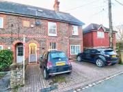 3 bedroom ground floor flat for rent in Battle Road,...