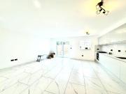 3 bedroom ground floor flat for rent in Long Lane,...