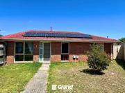 3 BEDROOM HOME IN A CONVENIENT LOCATION IN CRANBOURNE !