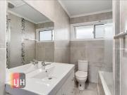 3 BEDROOM HOME WITH AIR CONDITIONING CLOSE TO EVERYTHING