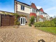 3 Bedroom House Alton Hampshire 93904086