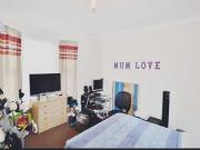 3 bedroom house available in E13