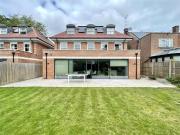 3 Bedroom House Barnet Great London 92272710