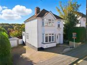 3 Bedroom House Billericay Essex LS97611536