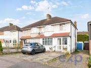 3 Bedroom House Chessington Greater London 91147267