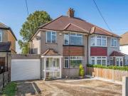 3 Bedroom House Coulsdon Greater London 93671346