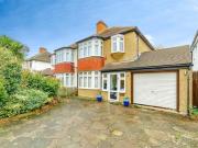 3 Bedroom House Croydon Greater London LS98278302