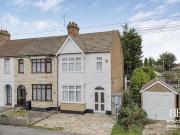 3 Bedroom House Epping Forest Greater London 98504088