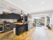 3 Bedroom House Feltham Surrey 99773802