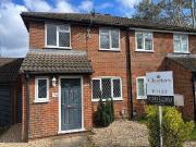 3 Bedroom House Fleet Hampshire 100710798