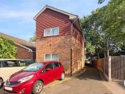 3 bedroom house for rent in Claremont Road, Hextable,...