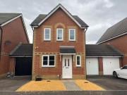 3 bedroom house for rent in Gwalch Y Penwaig, Barry,...