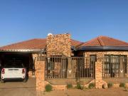 3 Bedroom House For Sale in Grasslands