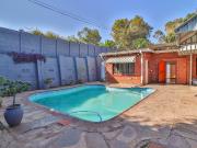 3 Bedroom House For Sale in Hayfields