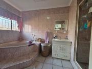 3 Bedroom House For Sale in Klippoortje