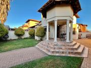 3 Bedroom House For Sale in Langenhovenpark