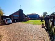 3 Bedroom House For Sale in Robertsham