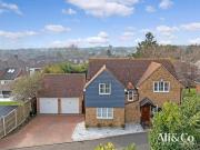 3 Bedroom House Grays Essex 88781929