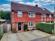 3 Bedroom House Horley Surrey 99344621