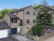 3 Bedroom House Huddersfield Kirklees 92693538
