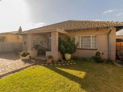 3 Bedroom House in Geduld