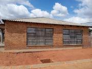 3 Bedroom House in Hlalanikahle