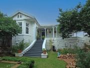 3 Bedroom House in Kensington