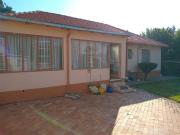 3 Bedroom House in Kew