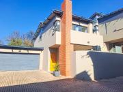 3 Bedroom House in Olympus AH