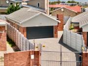 3 Bedroom House in Overbaakens