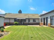 3 Bedroom House in Robertsham