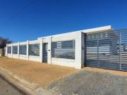 3 Bedroom House in Robertsham