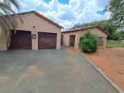 3 Bedroom House in Roosheuwel