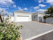 3 Bedroom House in Sunningdale