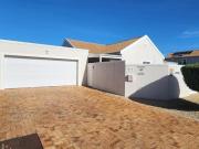 3 Bedroom House in Sunningdale