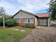 3 Bedroom House in Universitas