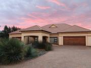 3 Bedroom House in Woodland Hills