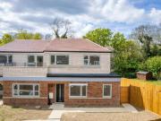 3 Bedroom House Kenley Greater London 93995791