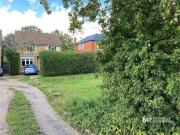 3 Bedroom House Leatherhead Surrey 98765735