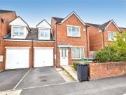 3 Bedroom House Leeds West Yorkshire 95303853