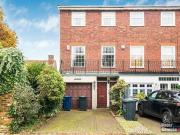 3 Bedroom House London Greater London 92108527